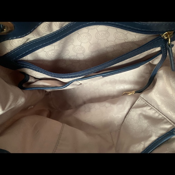 Michael Kors Large Jet Set Gathered Tote - Picture 6 of 11